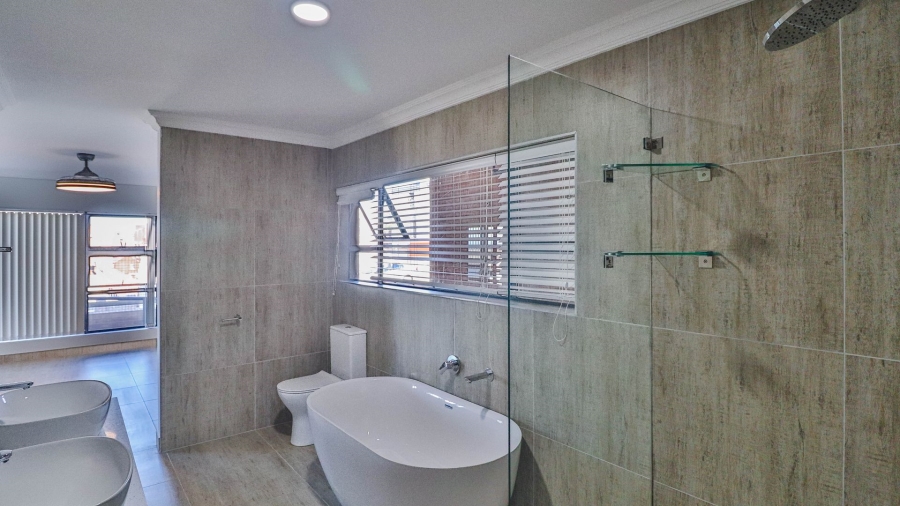 4 Bedroom Property for Sale in Wavecrest Eastern Cape